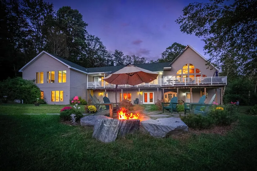 Angel Bear Chalet- Private Lake/Beach/Sauna/Hot Tub/Gym/Firepit/Float Trampoline - Image 1
