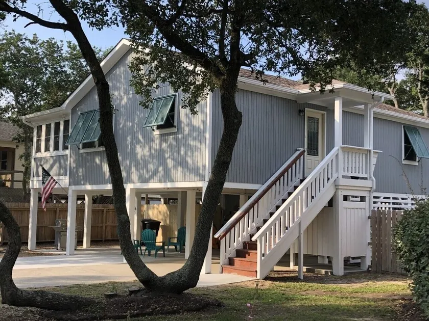 Swept Away Two- Great Family Beach House - Image 1