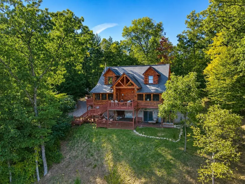 Bearfeet Retreat | Log Cabin in the Blue Ridge Mountains - Image 1