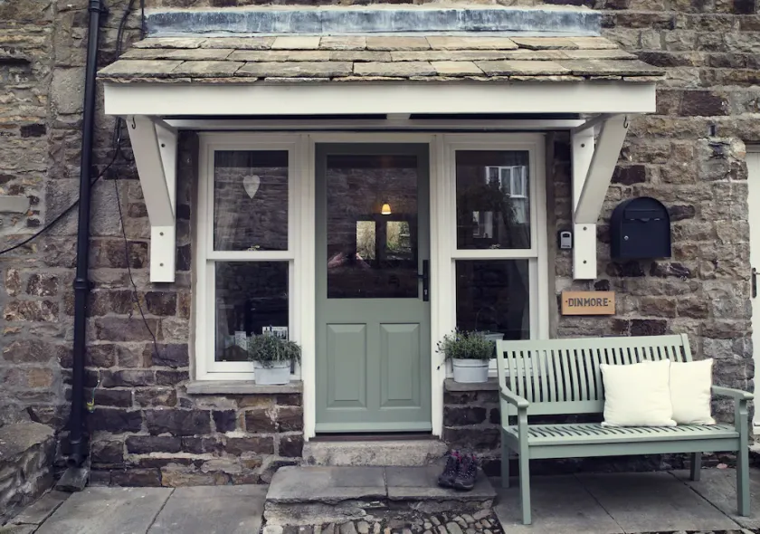 Dinmore, a quirky stone cottage for 2 people near the green in Reeth, Swaledale - Image 1