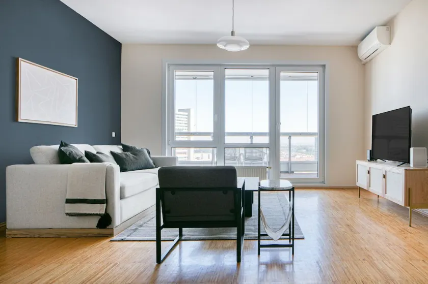 Ideal Donaustadt 2BR w/ Elevator, Doorman, near U1 & UN HQ, by Blueground - Image 1