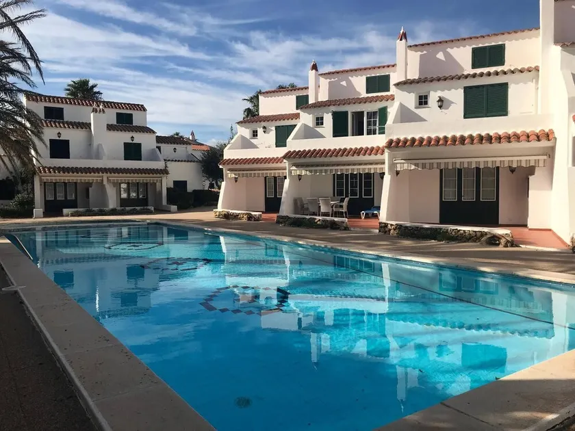 Fantastic house with community pool - Image 1
