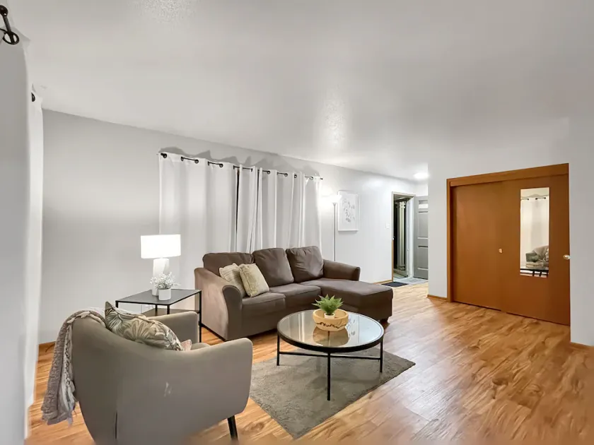 Family Friendly 3 BR 2 Bath Duplex Sleeps 9! - Image 1