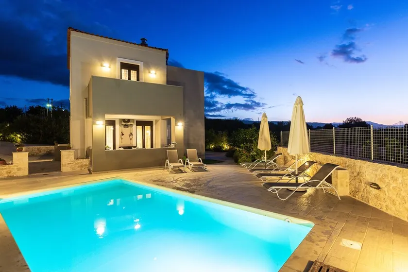 Spacious Modern Villa with Pool and Amazing View! - Image 1