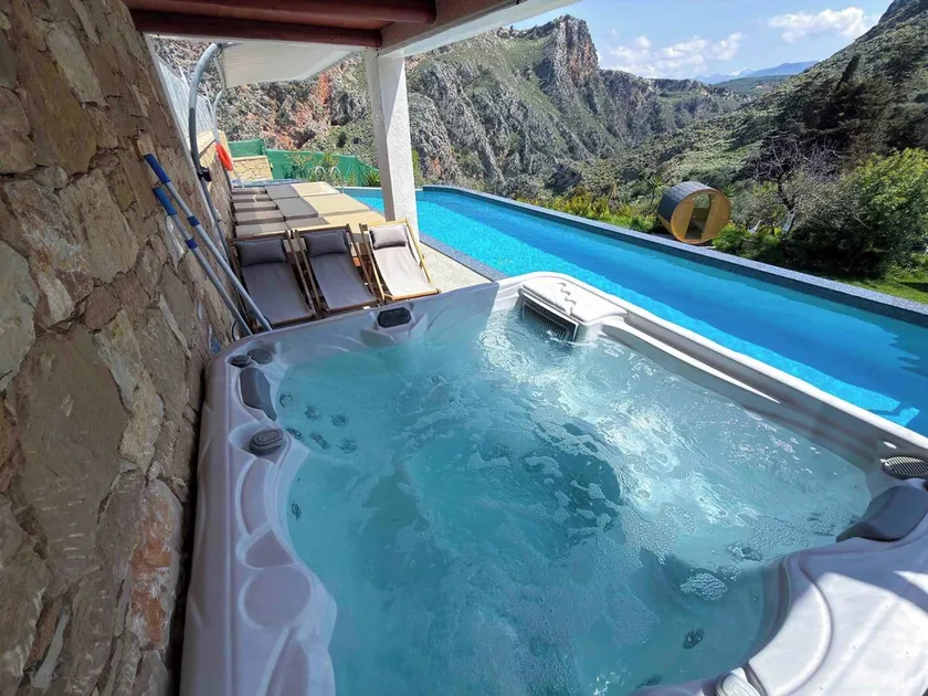 VillaRokkaLuxe - Free Heated Private Salt Pool with Hot Tub, Sauna, Cinema - Image 1