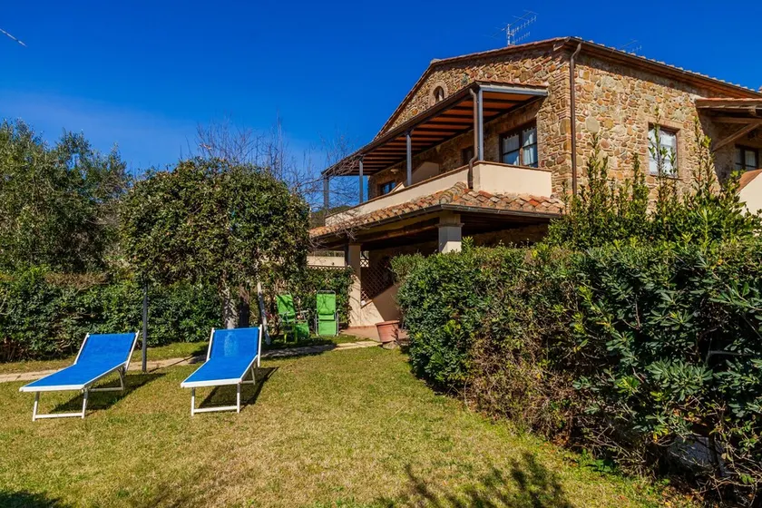 Appartement 'Villa Rosanna' avec terrasse privée, jardin privé et climatisation - Image 1