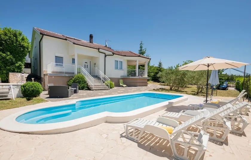 Five-Bedroom Holiday Home In Vinjani Donji - Image 1
