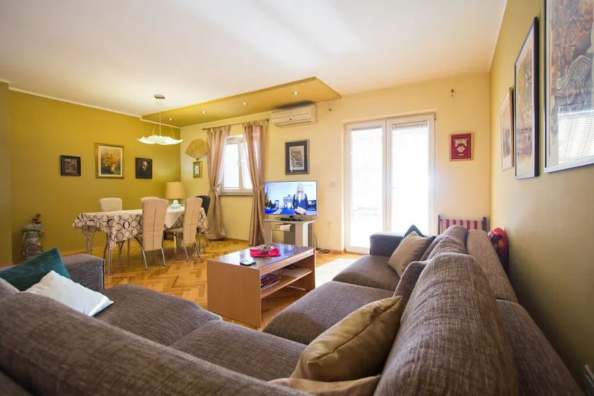 Comfortable and modern apartment with two bedrooms, top location, close to the beach and the center of Porec - Image 1