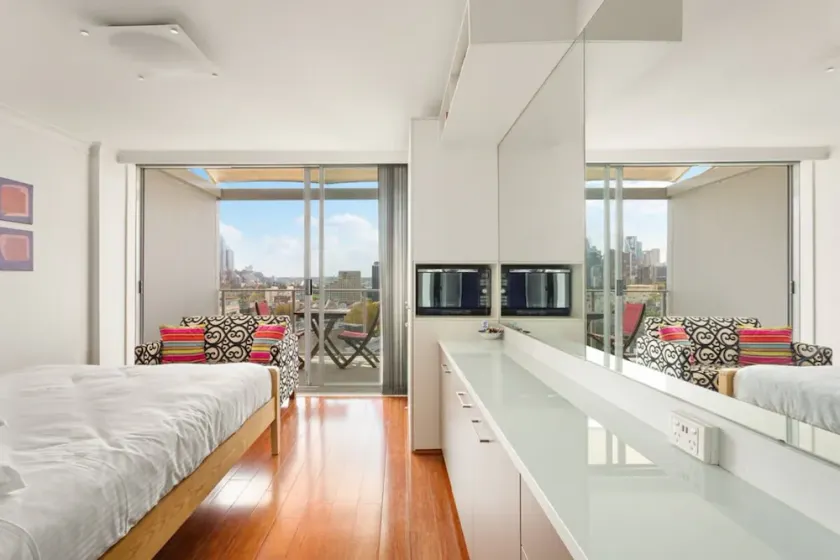 Cosy Studio with City Views - Image 1