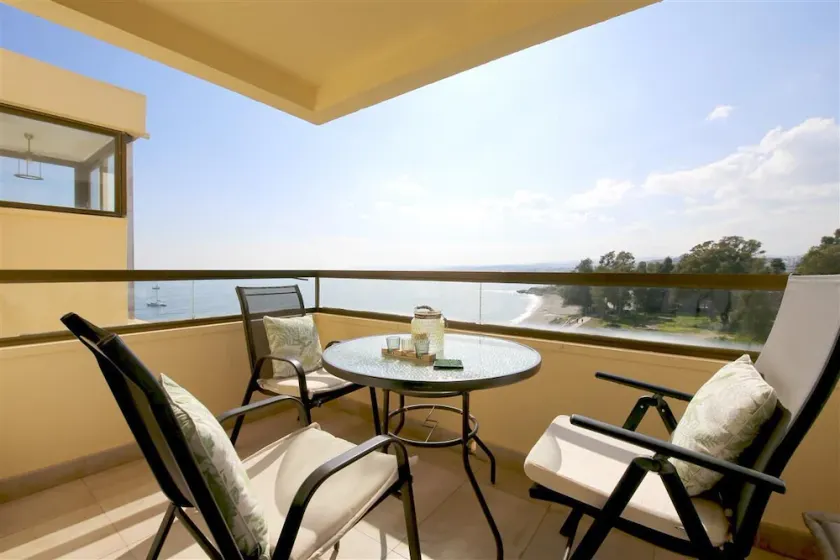 Appartement spacieux avec vue sur la mer et clima, Près du Port d'Estepona avec accès à la plage - Image 1