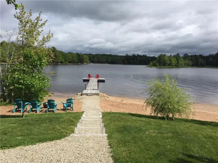 Falls Lake Beautiful Lakefront Year Round Cottage - Image 1