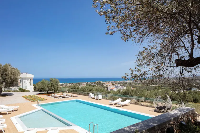 100m2 heated pool, absolute privacy and mesmerising views! - Image 1
