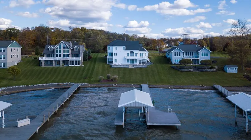 Gracie's Place: Stunning Lakefront Escape on Seneca Lake! - Image 1
