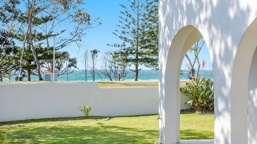 Beach Break - 1/40 Lawson Street - Image 1