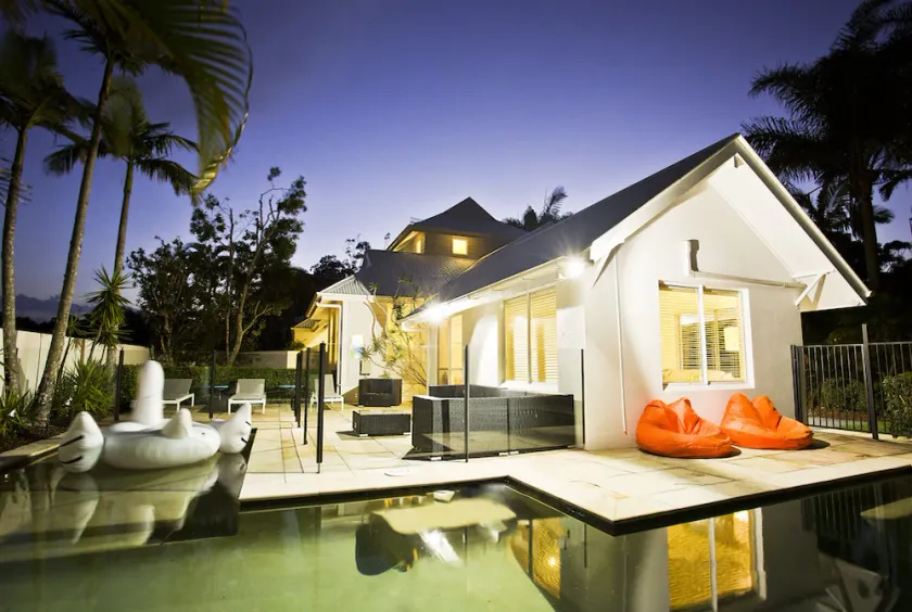 Noosa Heads Beach House - Walk to Main Beach & Little Cove - Image 1