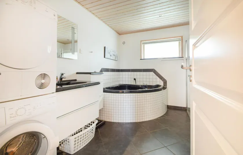 Pet Friendly Home In Fårvang With Swimming Pool - Image 1