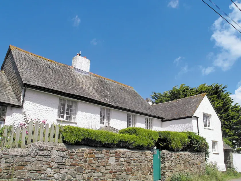 4 bedroom accommodation in Bude - Image 1