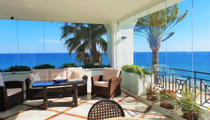 LUKSUS LEJLIGHED FRONT TIL HAVET I ESTEPONA DONCELLA STRAND - Image 1