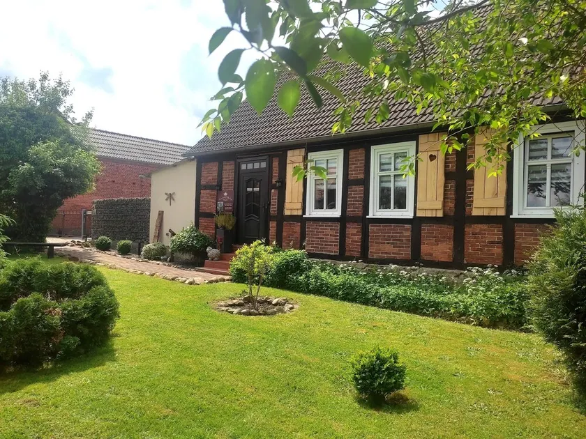 Landhaus Steffenshagen with Idyllic Garden - Image 1