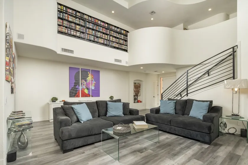 Modern Spacious 2 Master Bedroom Cal King with Loft & Pool Sleeps 6 - Image 1