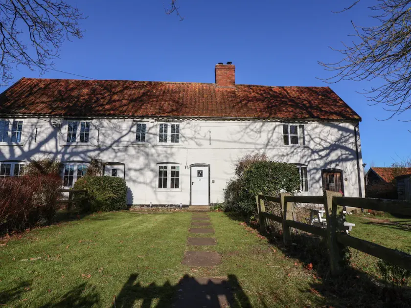 2 GREENSLEEVES, pet friendly, with open fire in Friston - Image 1