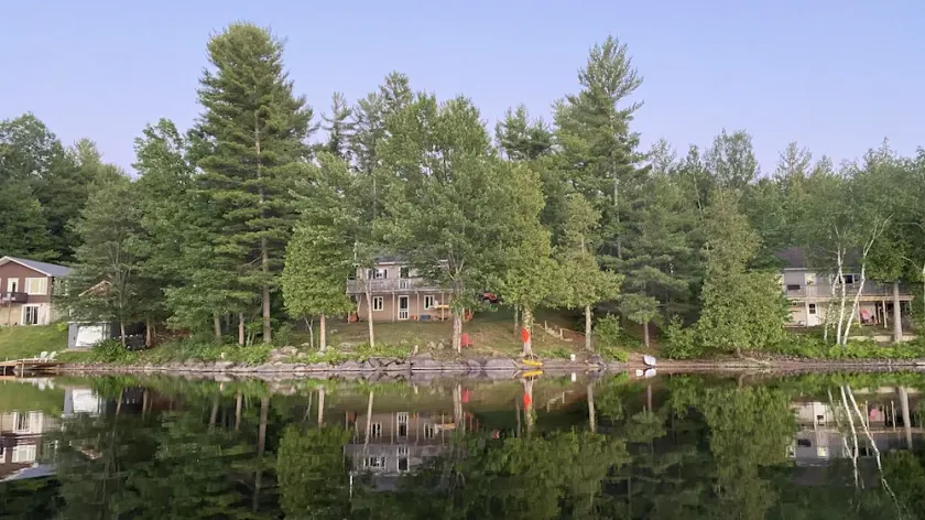Peaceful 4 season cottage on the shores of the Petawawa River - Image 1