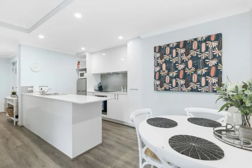 Neat 1BR apartment w/ balcony in superb East Perth Village - Image 1