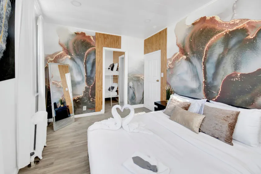 Luxury NY Home 3BR with Easy Parking  - Image 1
