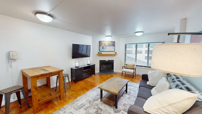 Vibrant Single Bedroom Flat in Silvercreek by RedAwning - Image 1