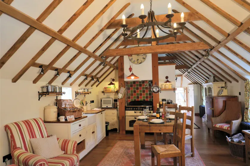 The Hayloft - Warm, romantic and relaxing with wood-burning stove. Dogs welcome - Image 1