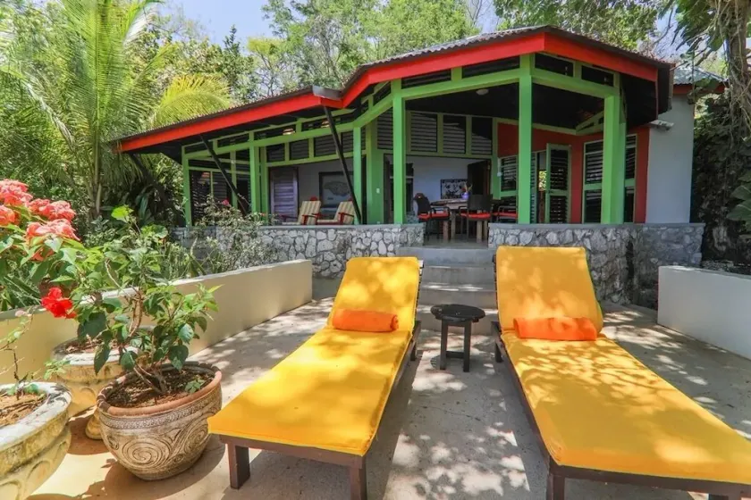 Stunnning & Private Seafront Villa - Image 1