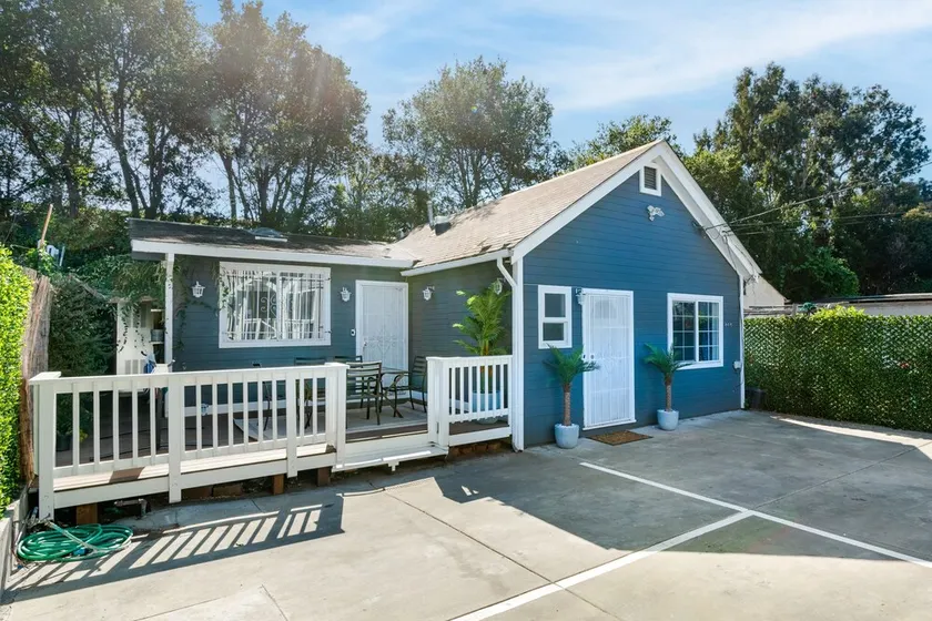 Downtown Cottage, Off-street parking, dog friendly - Image 1