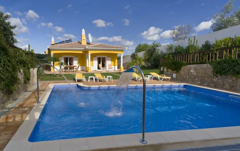 Villa Amarela ist eine wunderschöne, großzügige Villa mit privatem Pool - Image 1