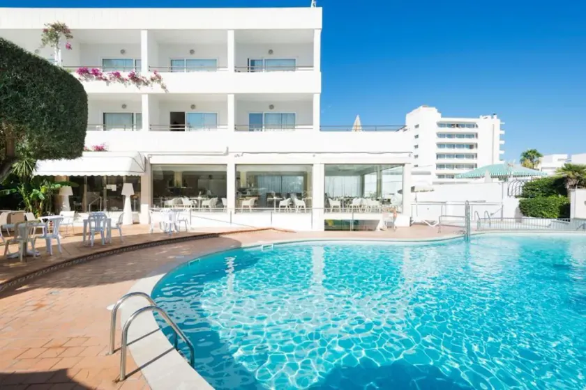 Morito Beach Apartments - Image 1
