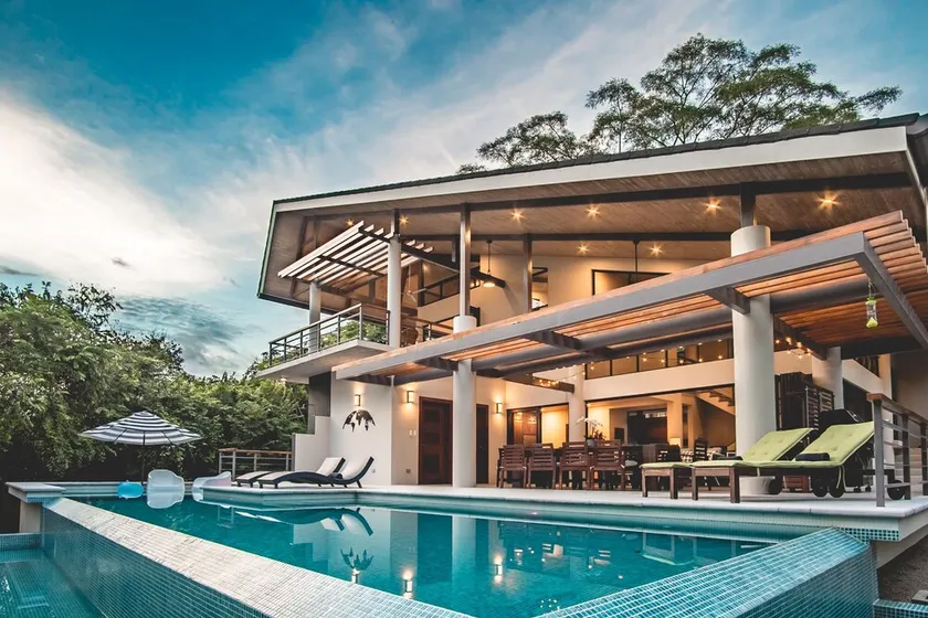 Private, spacious, well-equipped & luxurious retreat. Perfect for large groups. - Image 1
