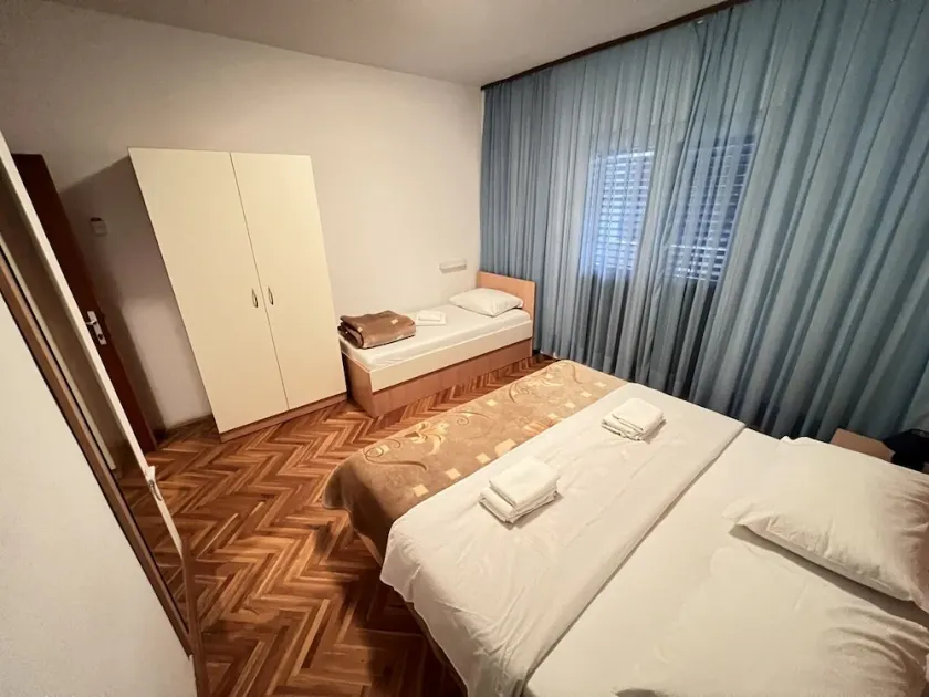 Appartement de deux chambres avec le balcon Lopar, Rab (A-20644-e) - Image 1