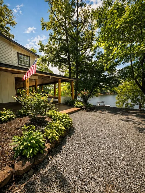 Family Friendly Lake House - Image 1