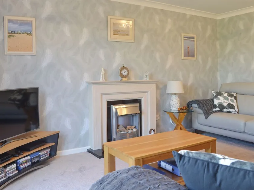 2 bedroom accommodation in Mudeford, near Christchurch - Image 1