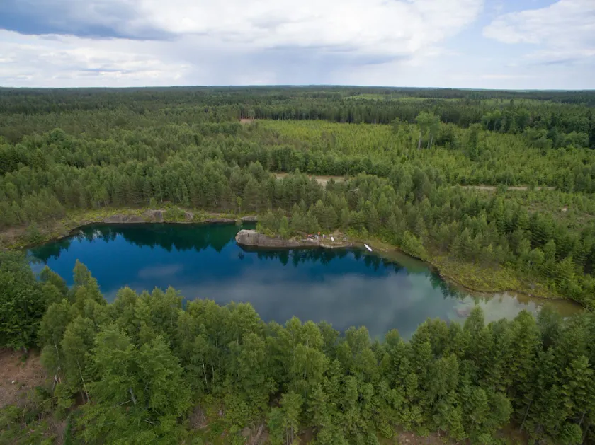 Joli chalet près de la forêt, avec une baignade fantastique dans des grottes de montagne - Image 1