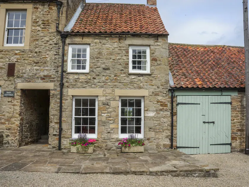 GARDEN COTTAGE, pet friendly, character holiday cottage in Ovington - Image 1
