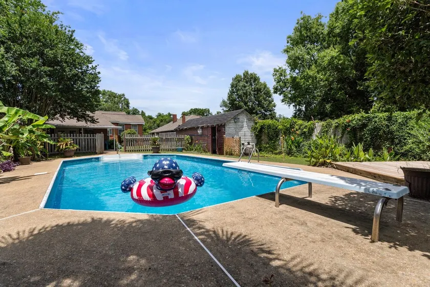 Mins to Zoo - Capitol Heights Hideaway - Image 1