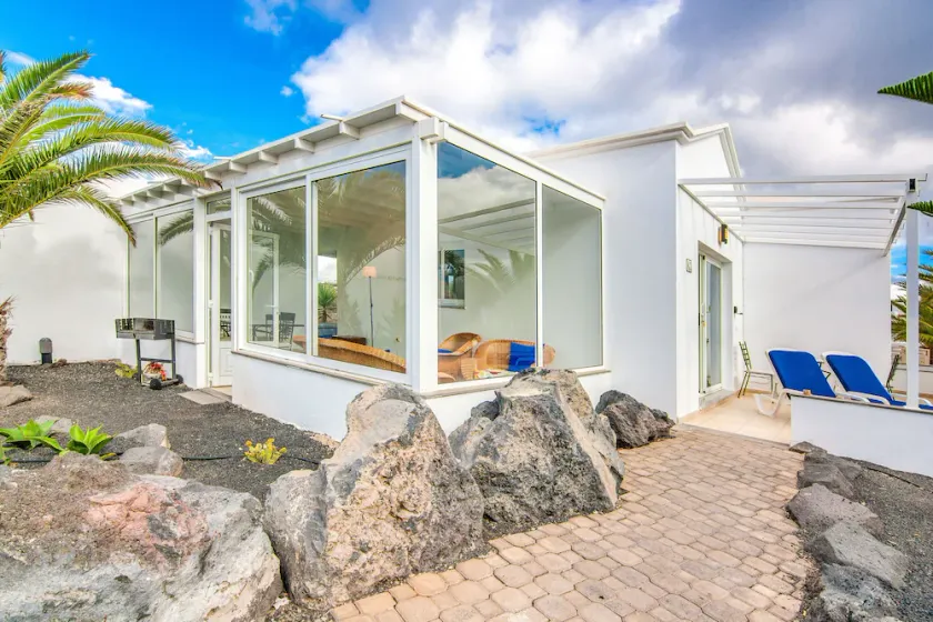 A3, in a small complex with communal pool 100m from the sea - Image 1