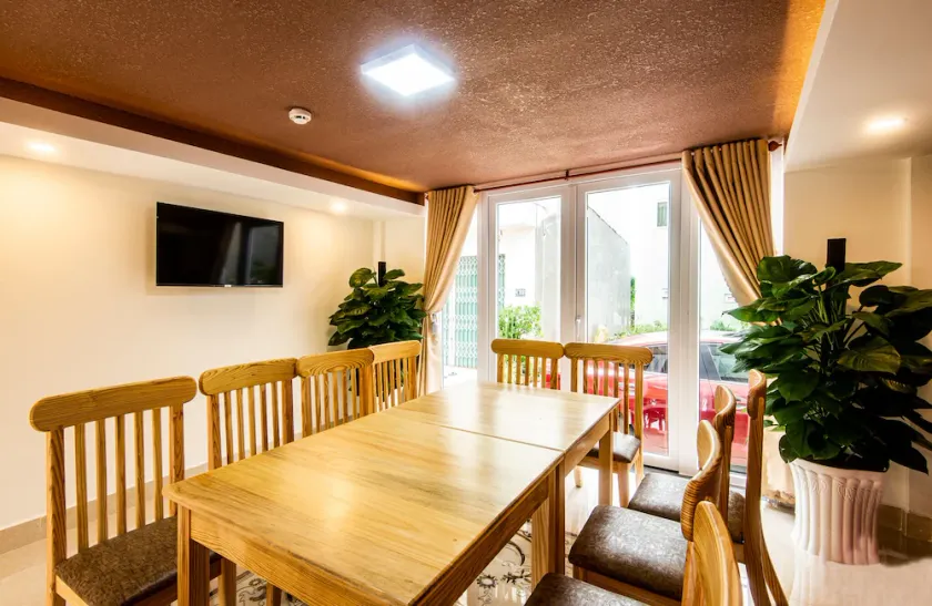 CoCo Hotel Kinh Chao Quy Khach - Image 1