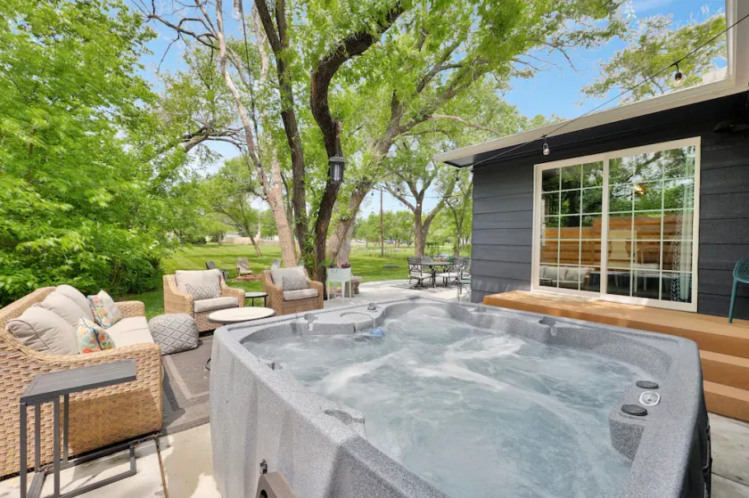 Oasis, pool, new spa, indoor-outdoor dream - Image 1