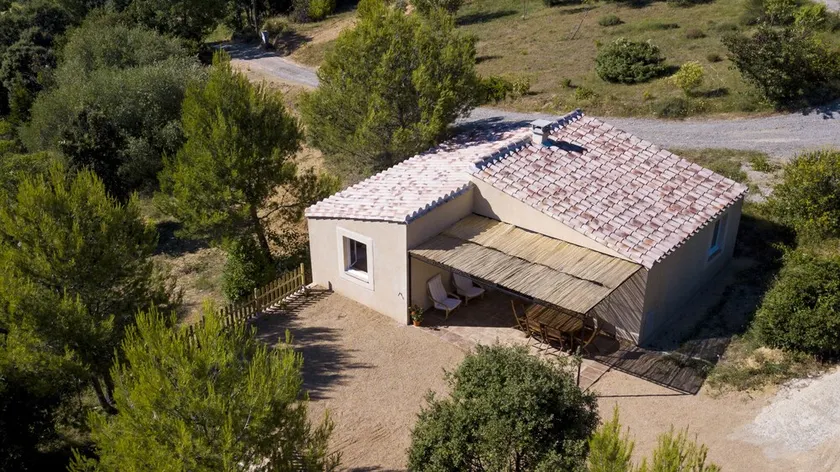 Casa unifamiliar en pintoresca aldea entre mar y montaña - Image 1