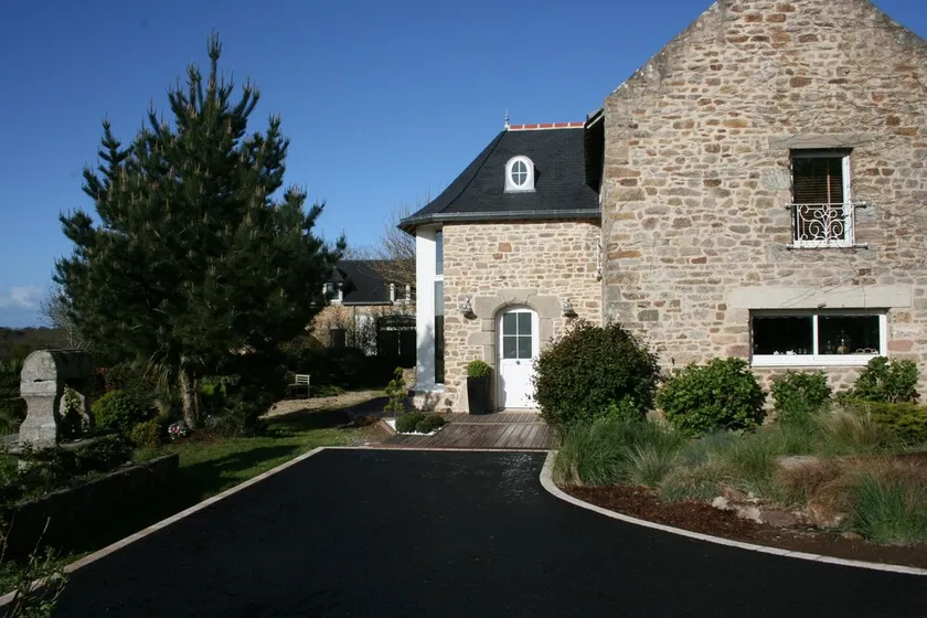 Superb cottage on the Breton coast - Image 1