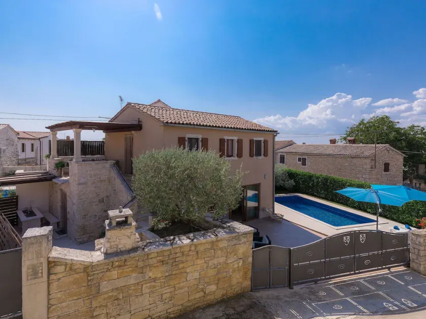 Beautiful private villa for 6 people with private pool, A/C, TV, terrace and pets allowed - Image 1