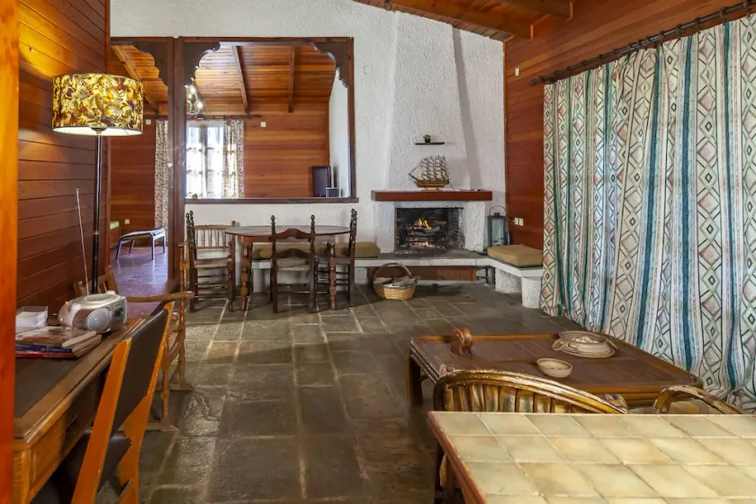 Cozy holiday villa 2 min from the beach ideal for families - Image 1