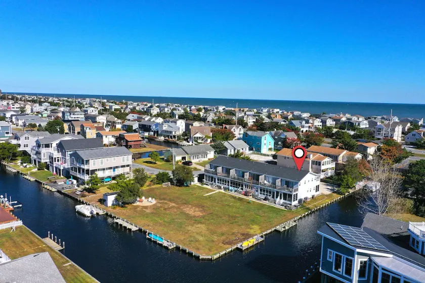 Beautiful 2 bed Townhouse in Bayshore Breeze! Close to State Park Beaches! Dock, Beach Town, Restaurants and More! - Image 1