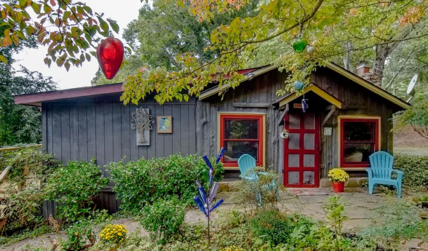 Sweet Cabin in the Woods -10 min to Ashvl., Quiet, BEES , Garden & DECK. Dogs Ok - Image 1